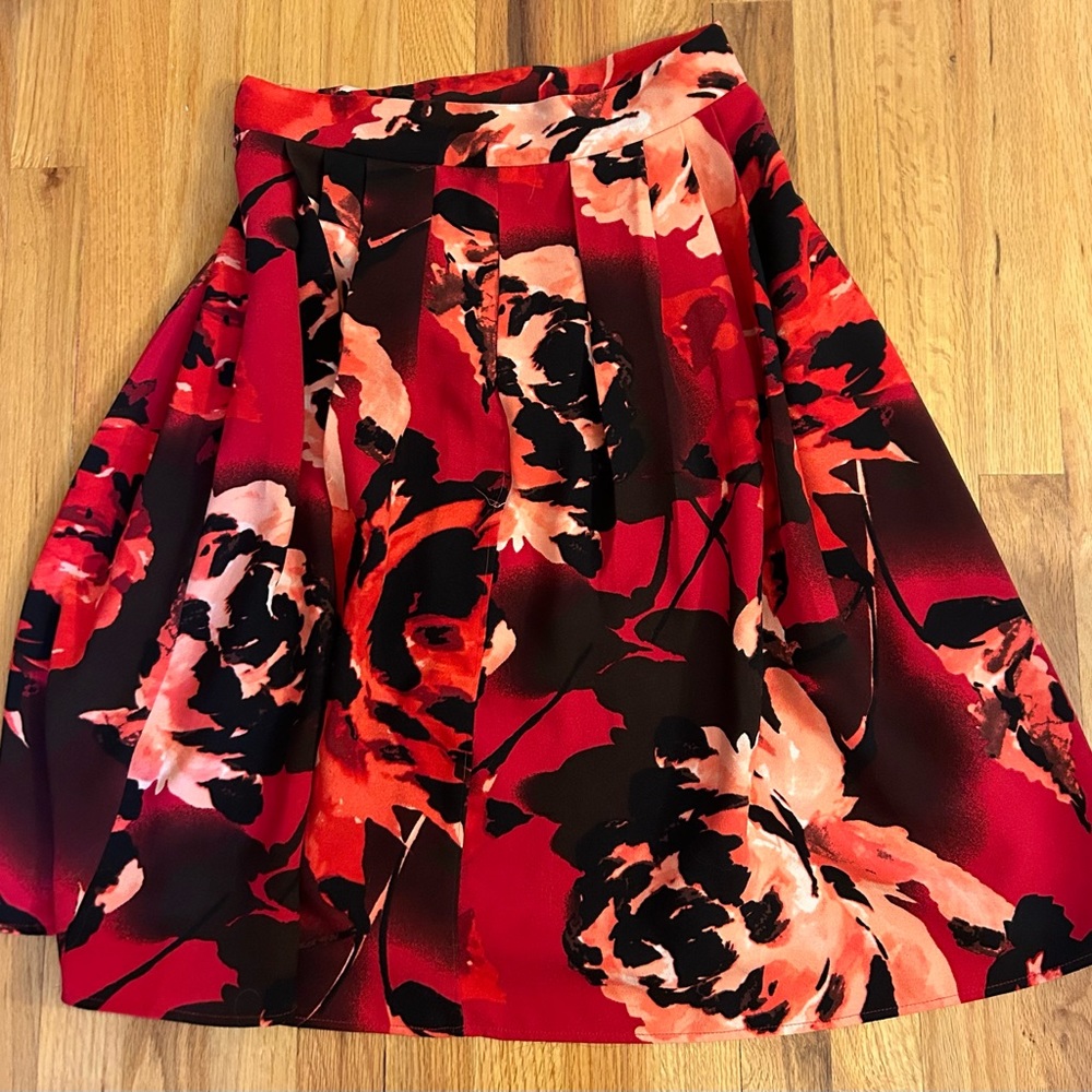 Eva Mendes NY & Company Rippled Red and Black Floral Knee Length Skirt